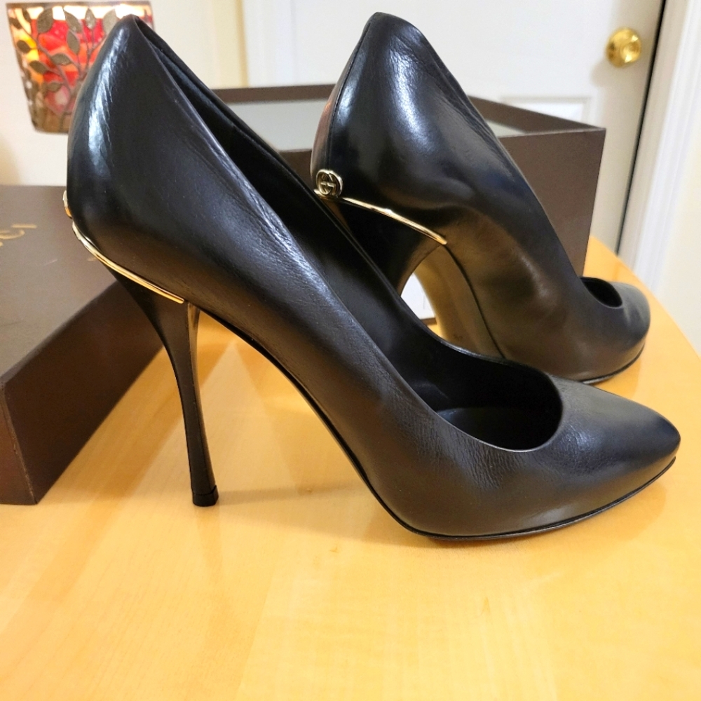 Gucci Leather Pumps- Brand New